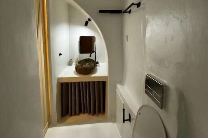 Room 6 of 7