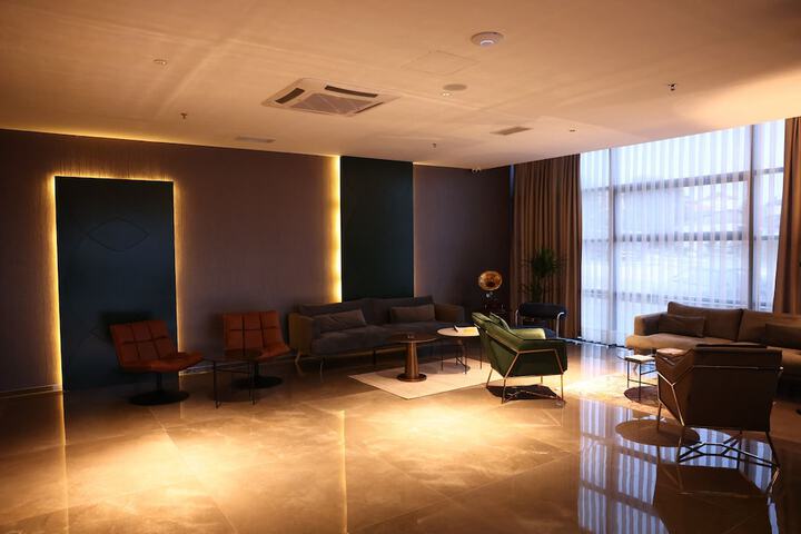 Business Center 73 of 84