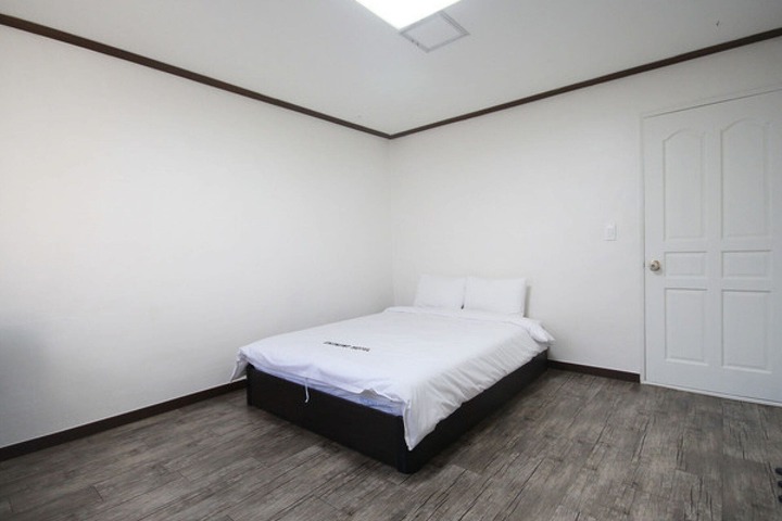 Room 3 of 5