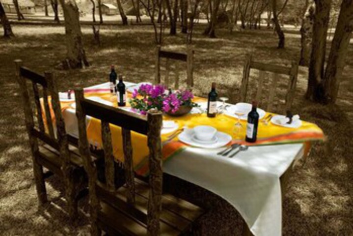 Dining 4 of 12