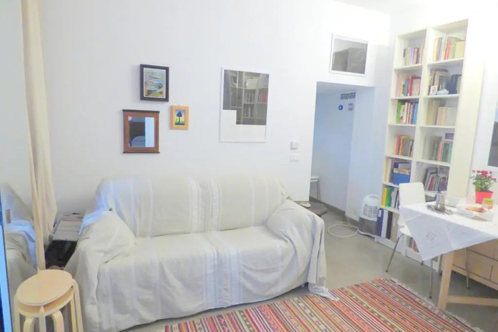 Room 6 of 22