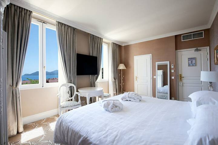 Room 8 of 34