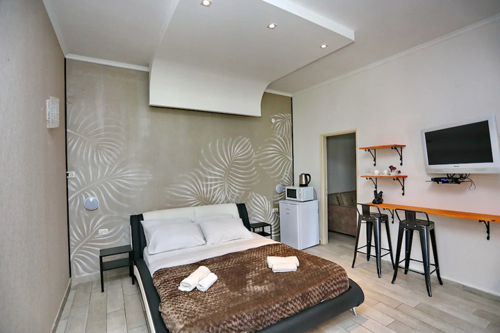 Room 2 of 8