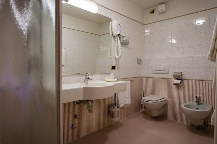 Room 148 of 211
