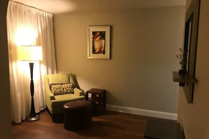 Room 3 of 20