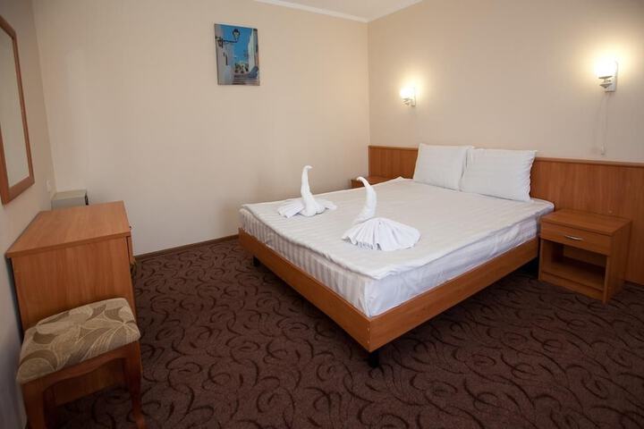 Room 12 of 26