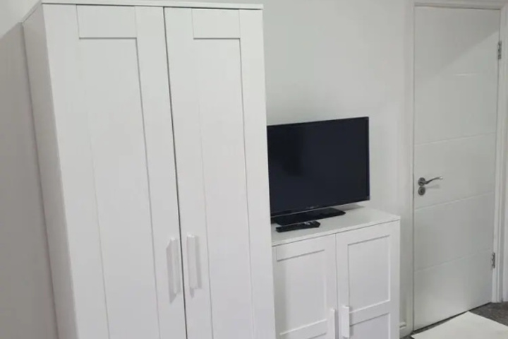 Room 4 of 10