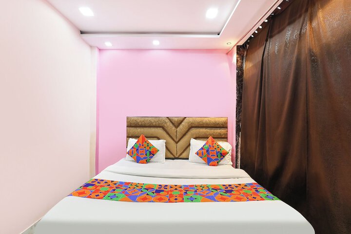 Room 15 of 34