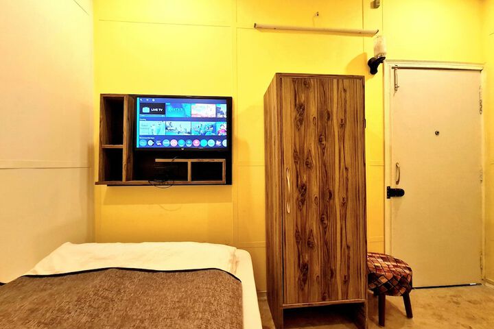 Room 8 of 13