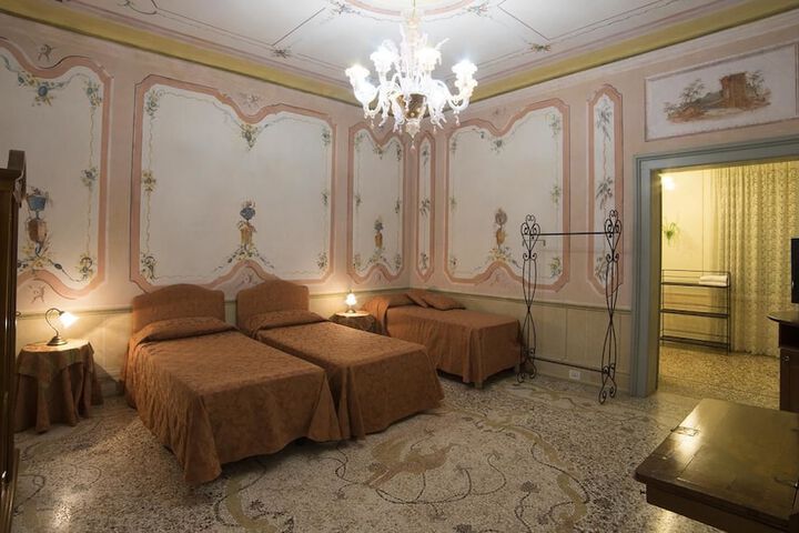 Room 5 of 32