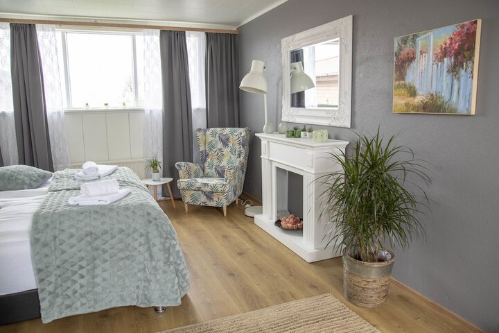 Room 4 of 52
