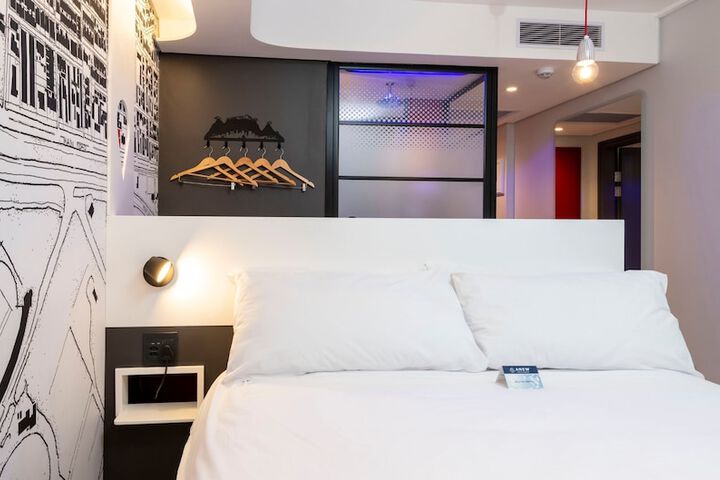 Room 46 of 165