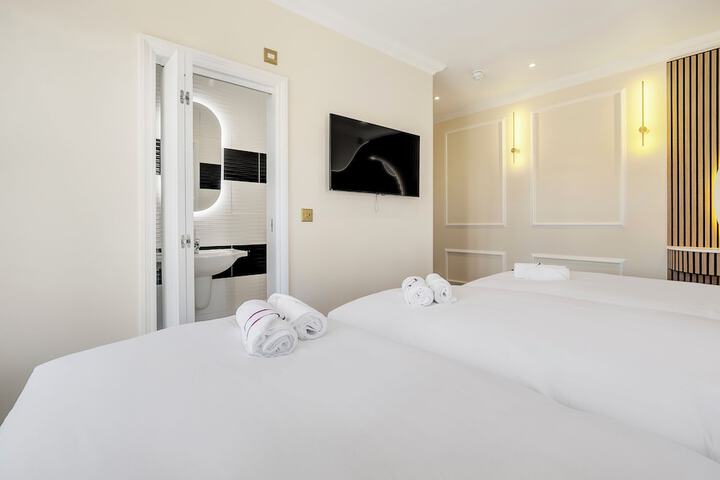 Room 41 of 103