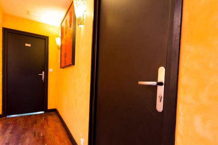 Ballroom/Hall 17 of 21