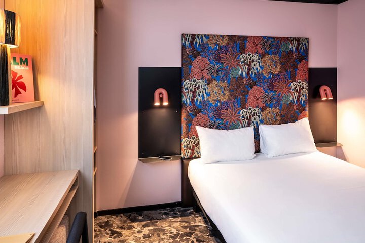 Room 13 of 60