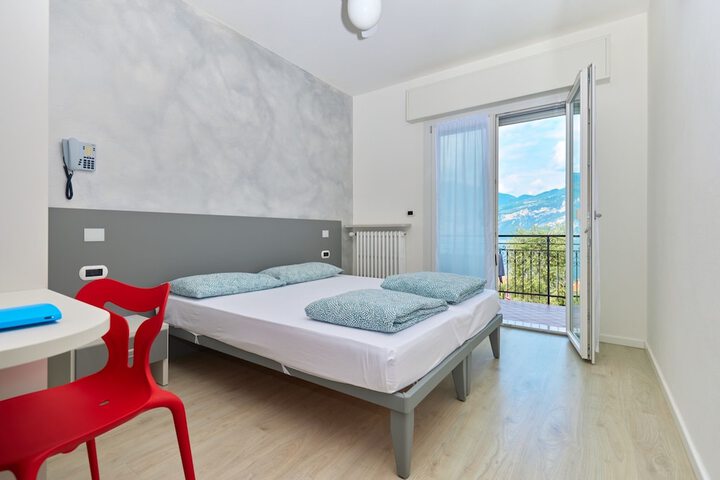 Room 9 of 38