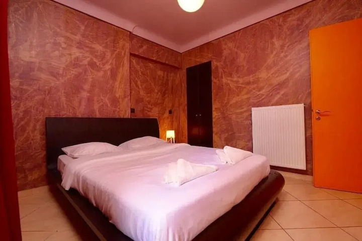 Room 4 of 11