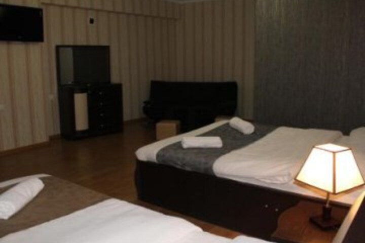 Room 11 of 32