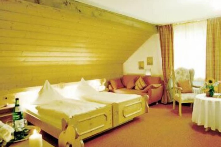 Room 7 of 24