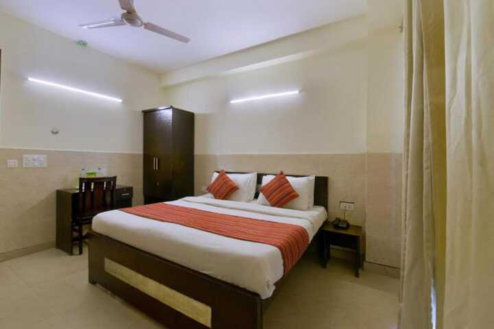 Room 9 of 37