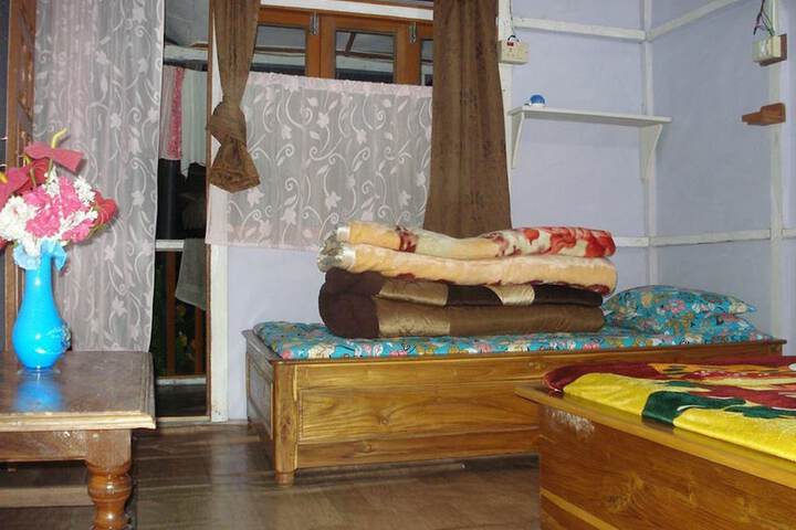 Room 5 of 13