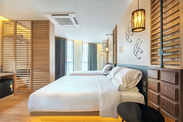 Room 52 of 90