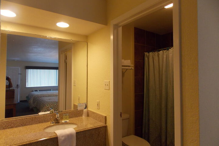 Room 13 of 128