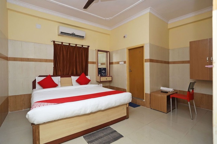 Room 6 of 13