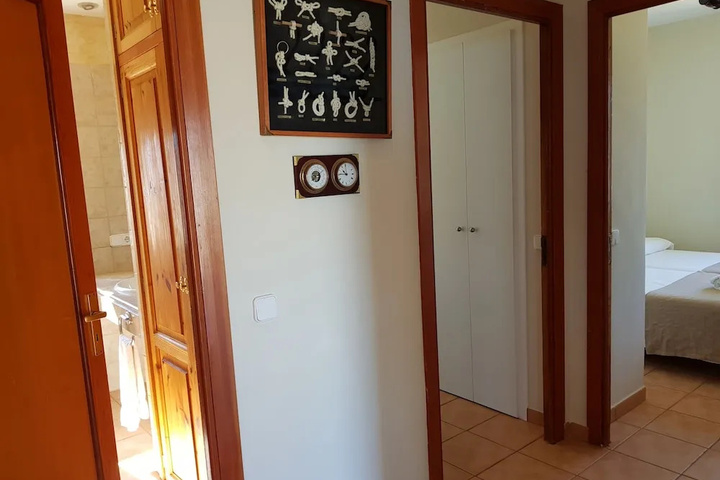 Room 10 of 17