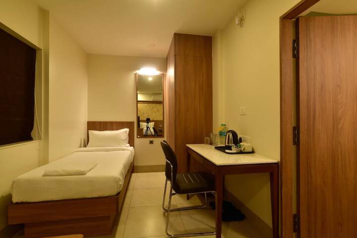Room 12 of 16