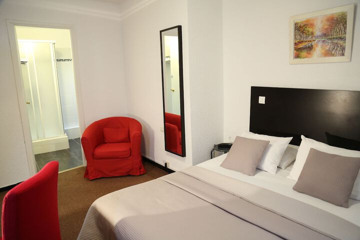 Room 7 of 49