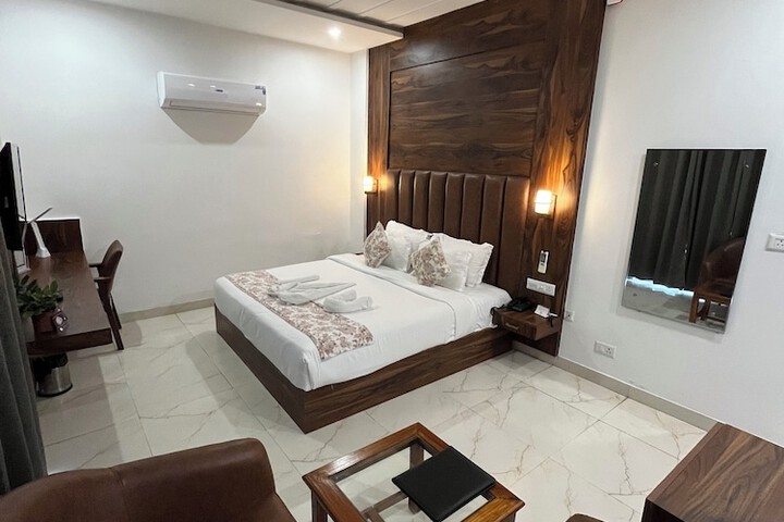 Room 19 of 40
