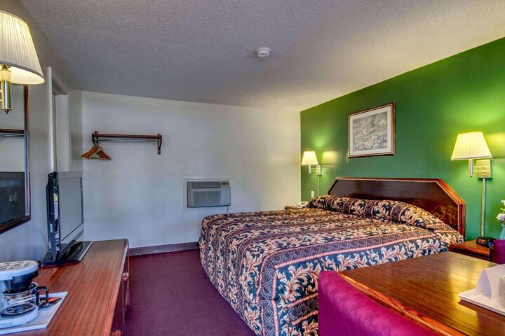 1 King Bed (1 of 9)