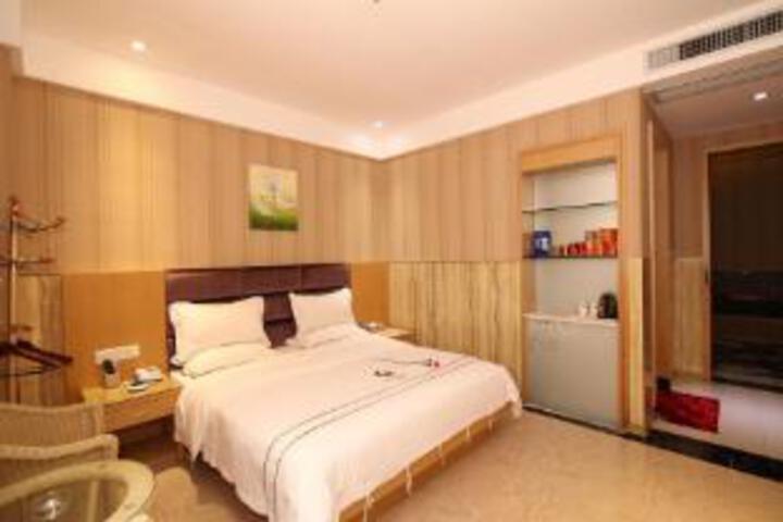 Room 6 of 7