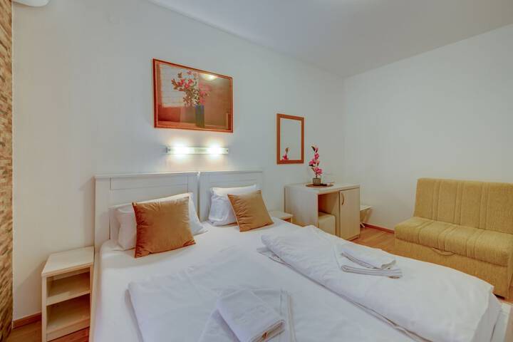 Room 4 of 52