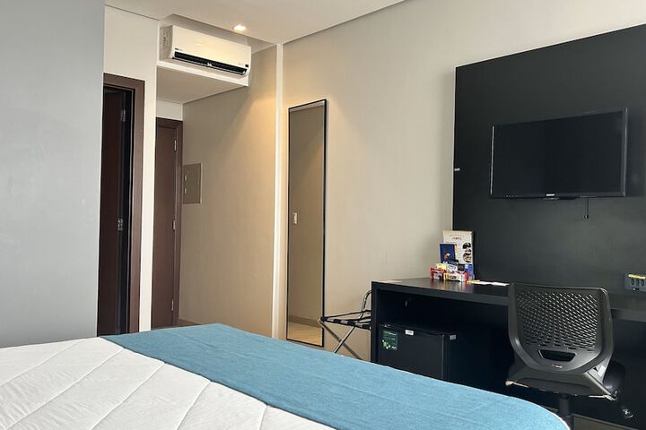 Room 6 of 58
