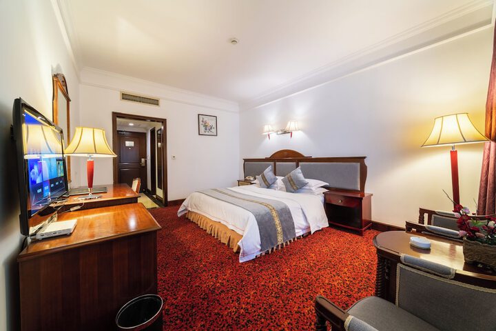 Room 9 of 32