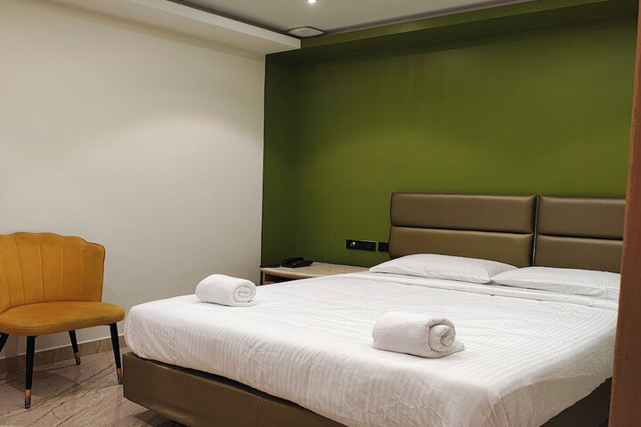 Room 5 of 13