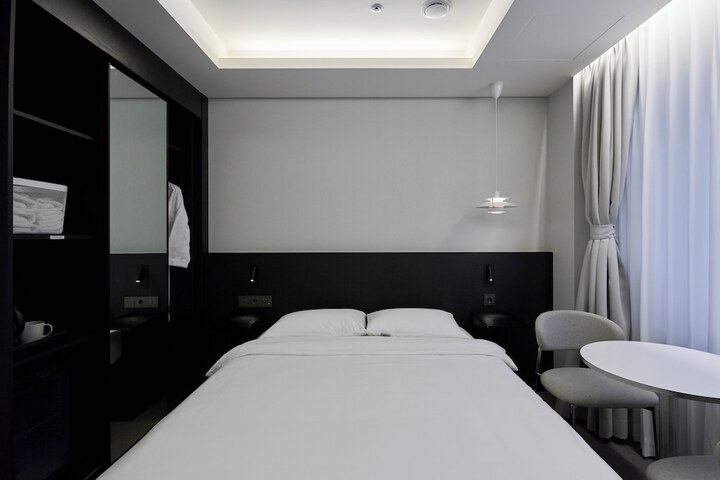 Room 25 of 66
