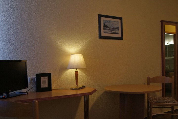 Room 3 of 52