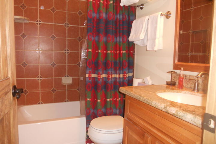 Room 5 of 9