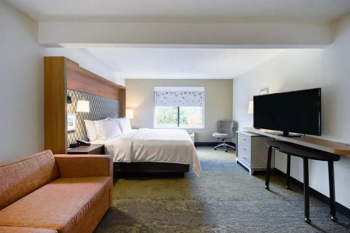 Room 6 of 27