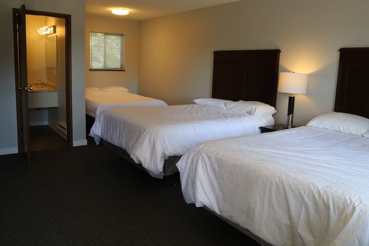 Room 4 of 34