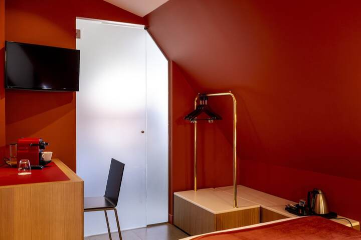 Room 46 of 79