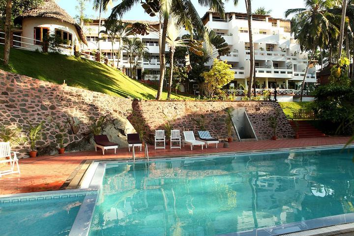 Hotel Pool