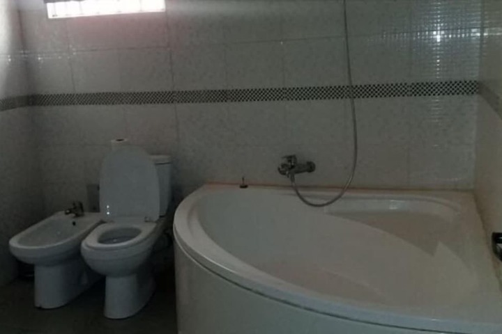 Room 6 of 17