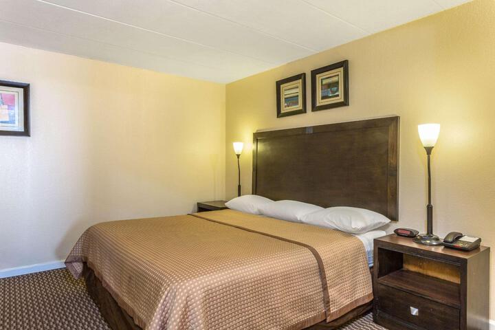 Classic King Bed Ocean View (5 of 15)
