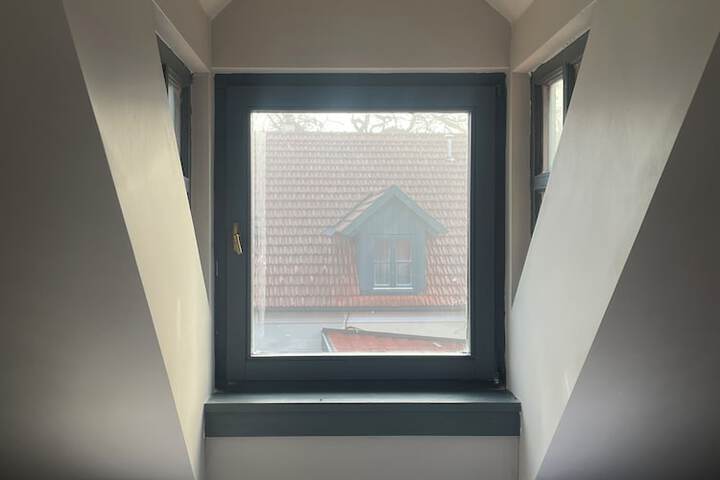 Room 13 of 103