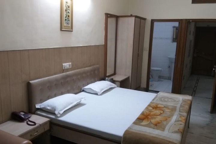Room 12 of 14