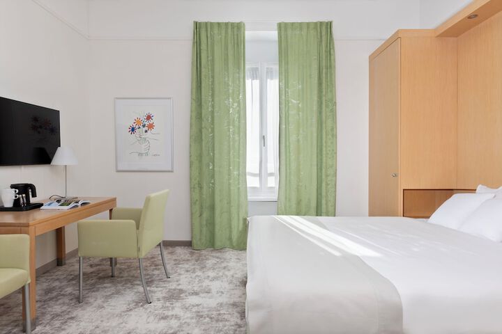 Room 18 of 47